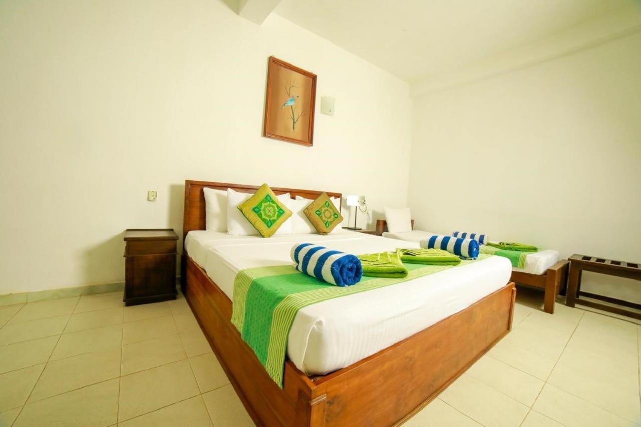 Jays Holiday Resort Хабарана Экстерьер фото