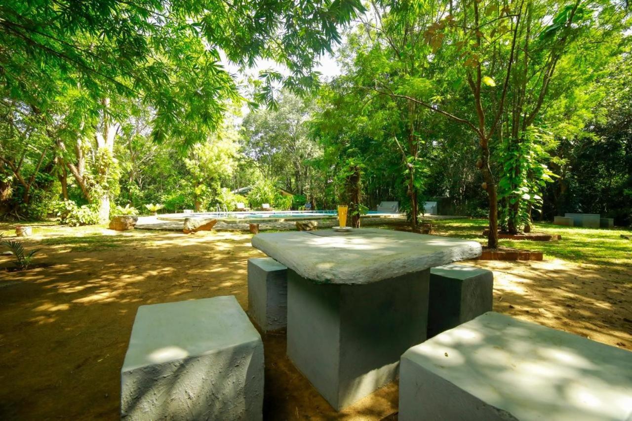 Jays Holiday Resort Хабарана Экстерьер фото