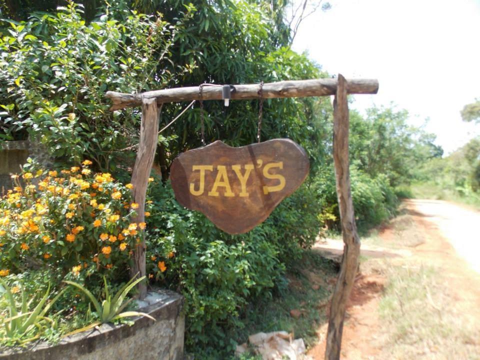 Jays Holiday Resort Хабарана Экстерьер фото