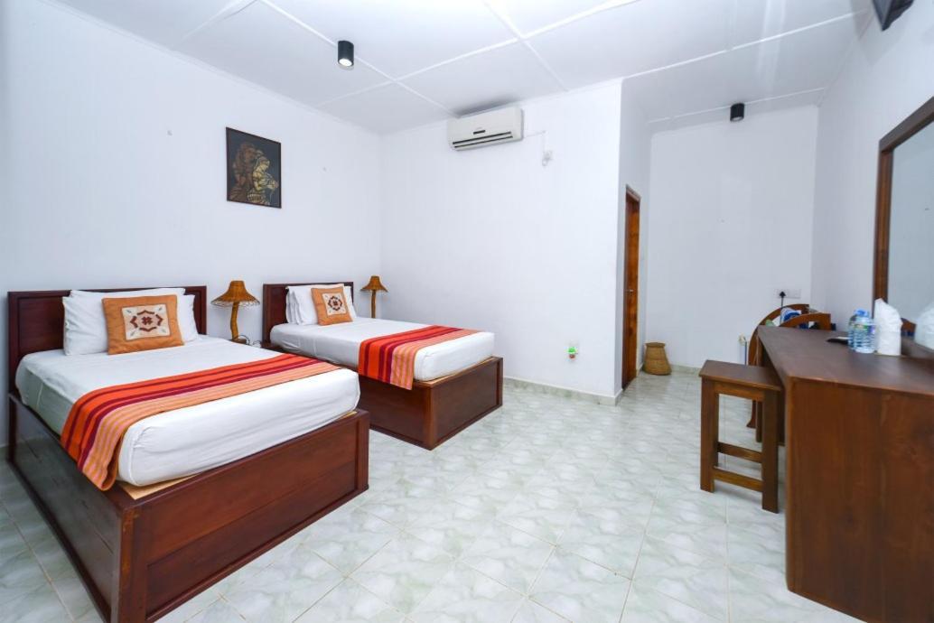 Jays Holiday Resort Хабарана Экстерьер фото